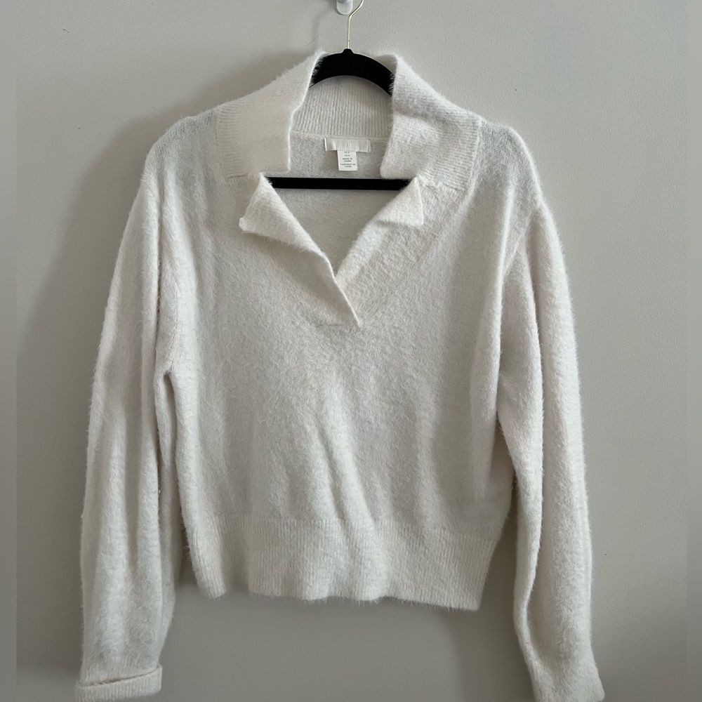 H&M White V neck Collard Sweater